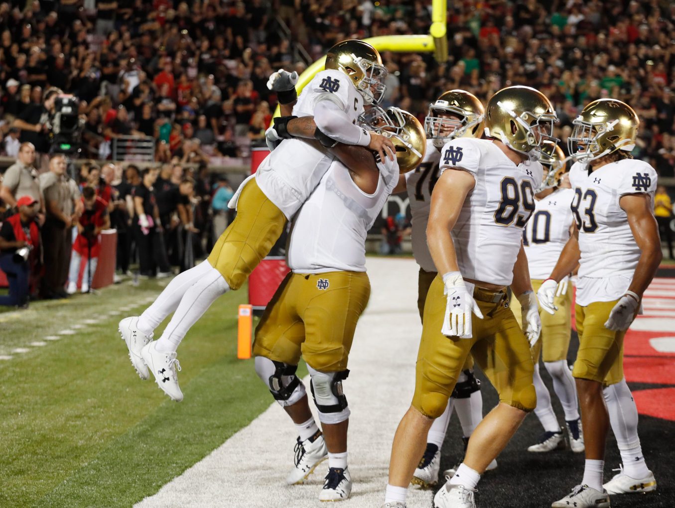 After sloppy start, Notre Dame Fighting Irish open with win vs. Louisville Cardinals