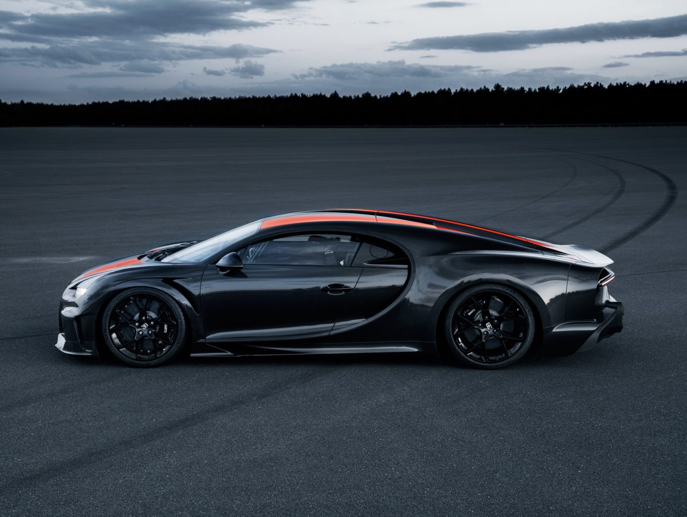 Bugatti's Chiron Clocks 305 MPH Thanks to Top Notch Tires