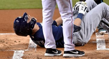 Christian Yelich forced from Tuesday&apos;s game in the first inning with apparent knee injury