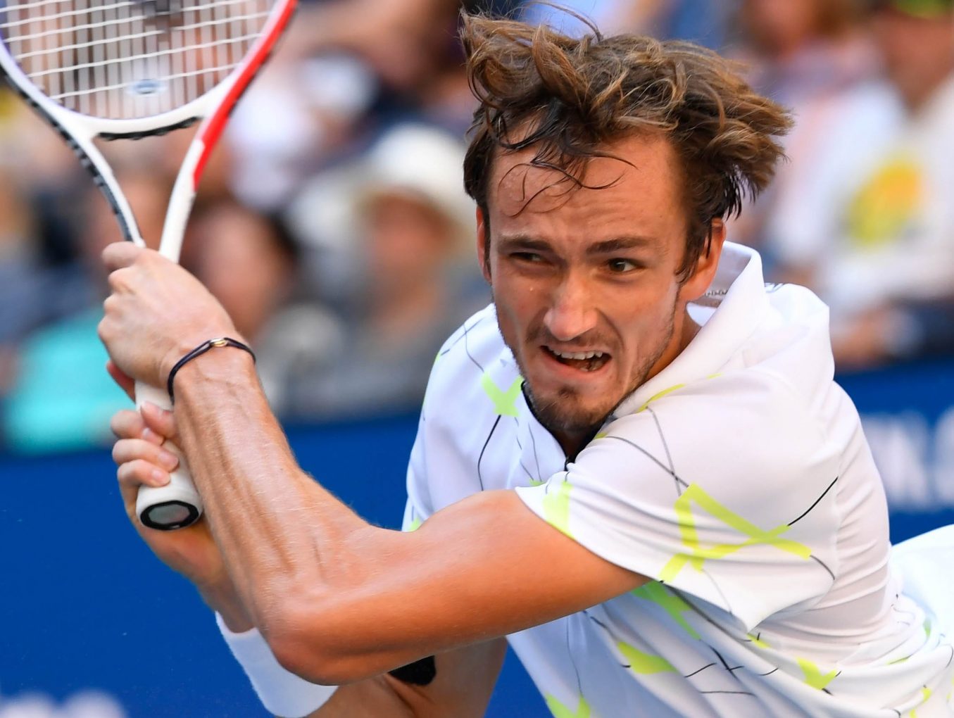 Daniil Medvedev rolls into US Open semifinals, this time without controversy