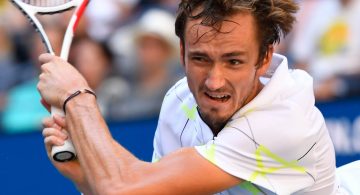 Daniil Medvedev rolls into US Open semifinals, this time without controversy