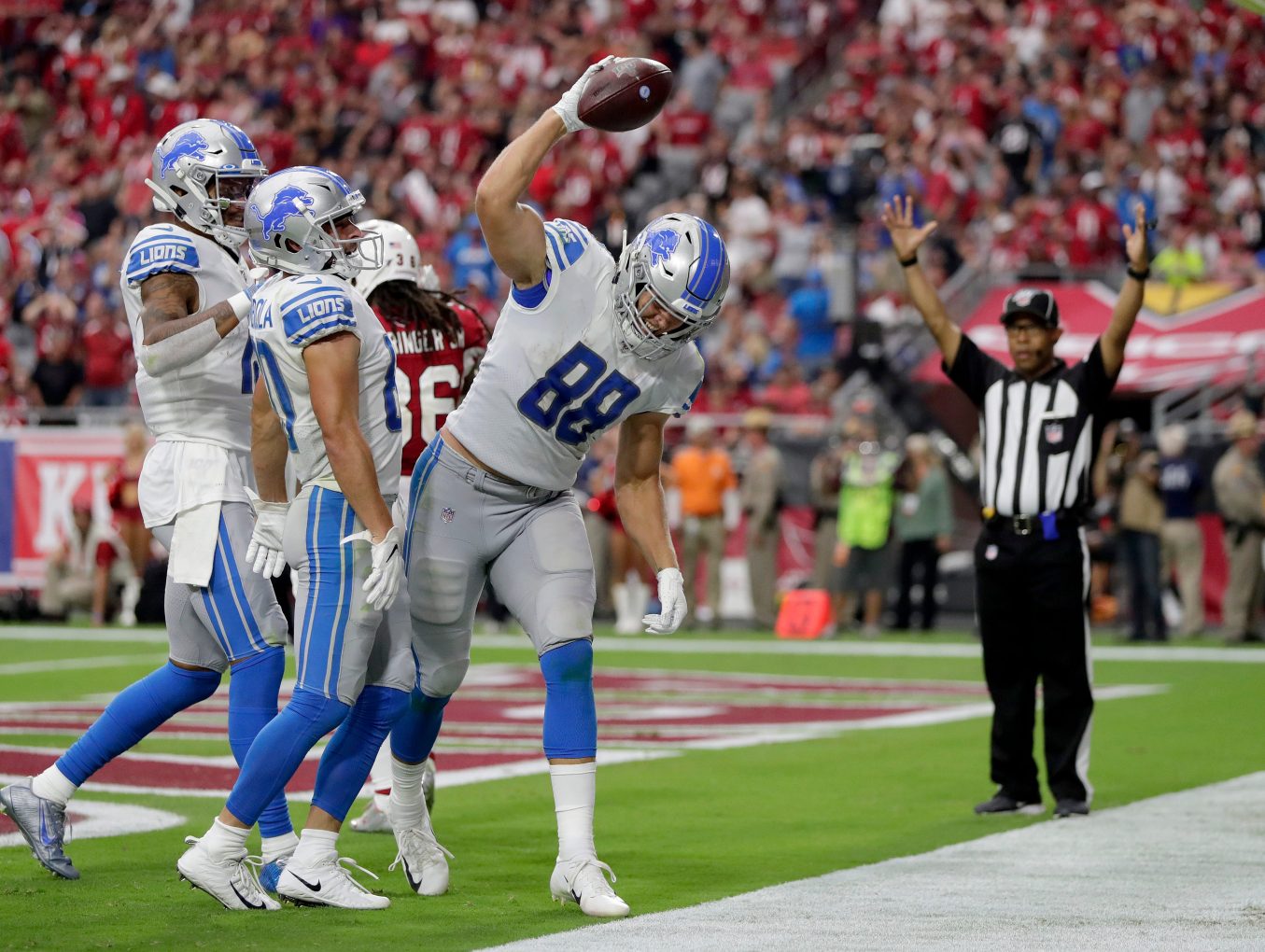 Detroit Lions&apos; T.J. Hockenson sets NFL record in debut