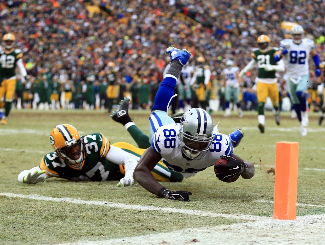 Ex-Cowboys WR Dez Bryant trolls Dean Blandino with shoes commemorating playoff no-catch