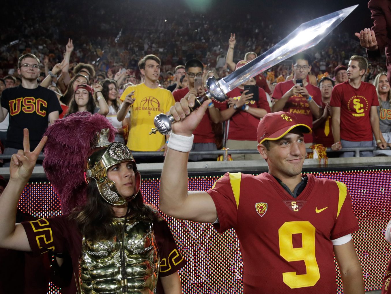 Hall of Famer Kurt Warner tracks USC QB Kedon Slovis&apos; first start — from 30,000 feet