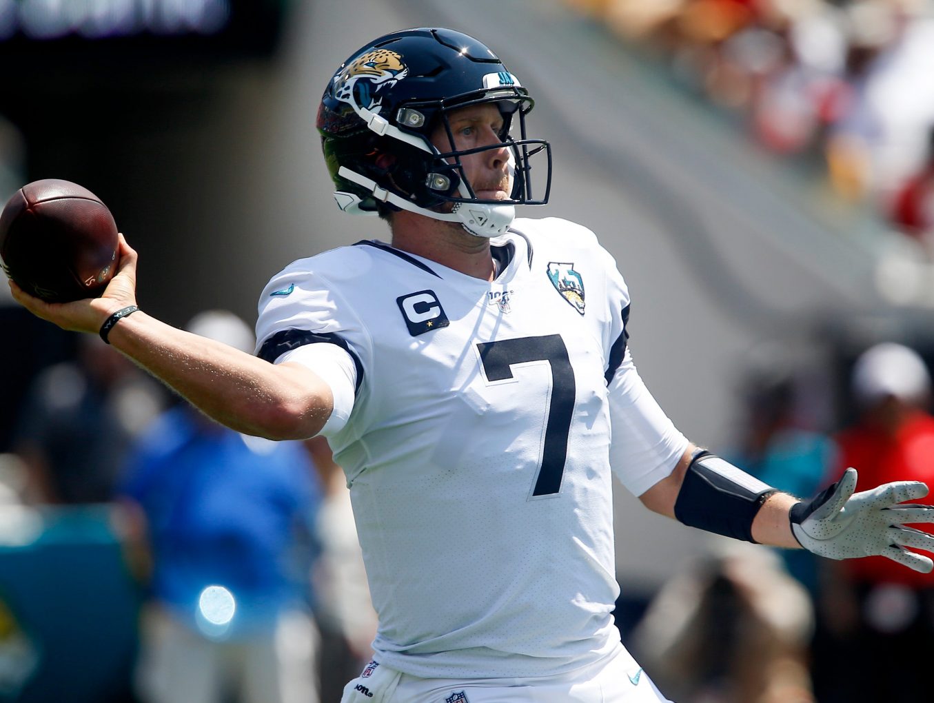 Jaguars QB Nick Foles knocked out of first game with shoulder injury