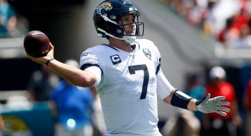 Jaguars QB Nick Foles knocked out of first game with shoulder injury