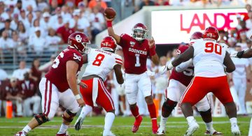 Jalen Hurts looks like perfect fit in debut as Oklahoma&apos;s new quarterback