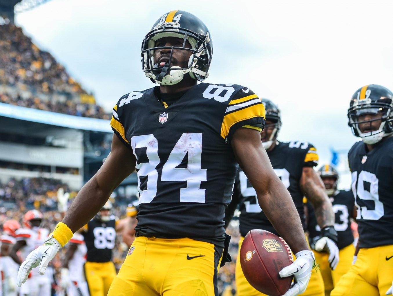 Opinion: How Antonio Brown can be Tom Brady&apos;s best receiver since Randy Moss