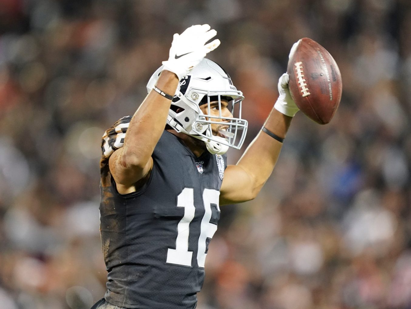 Raiders move on from Antonio Brown drama with season-opening win vs. Broncos