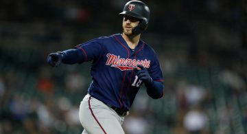 Twins set MLB single-season home run record in loss to Tigers